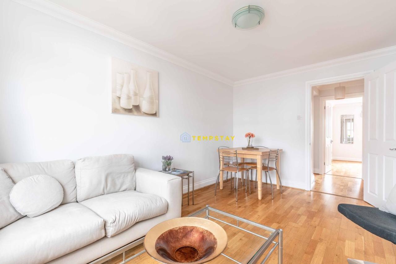 Perfect Spot In Central Windsor & Free Parking! Εξωτερικό φωτογραφία