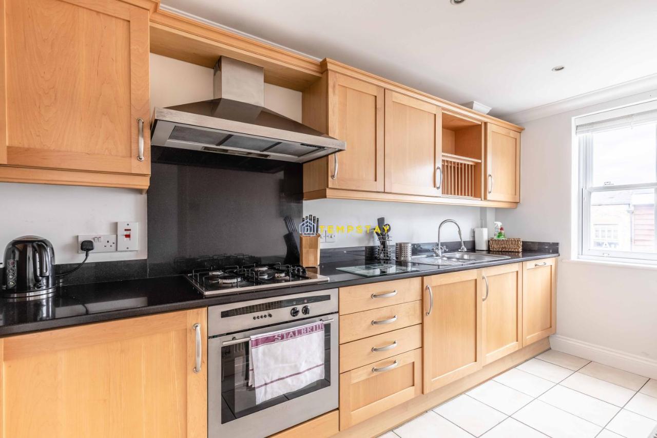 Perfect Spot In Central Windsor & Free Parking! Εξωτερικό φωτογραφία